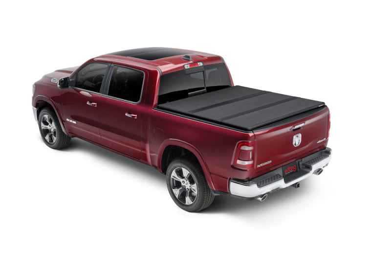 Extang 19-20 Dodge Ram (5 ft 7 in) with multifunction (split) tailgate Solid Fold 2.0 83427